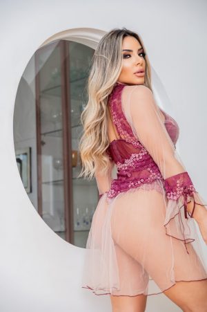 Robe curto em tule transparente